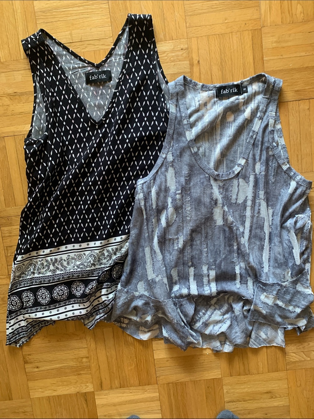 EUC fab'rik (2) Blousy Tops - Sleeveless Women’s Size Small - Neutral Colors